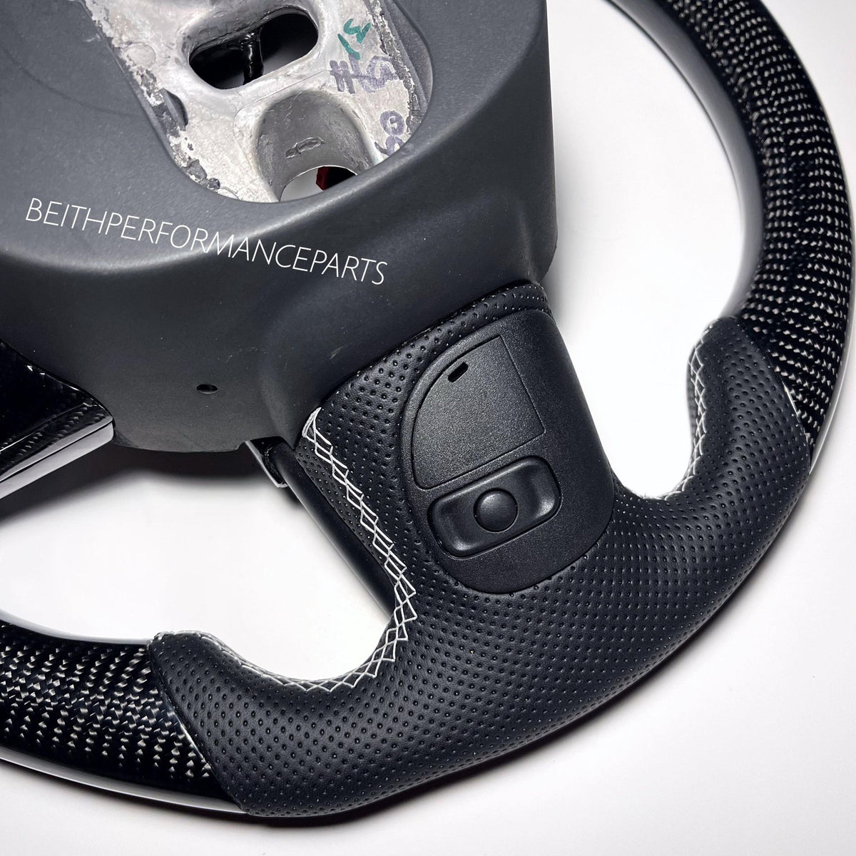 2015+ Dodge Hellcat / Cherokee SRT – Carbon – White Stitch
