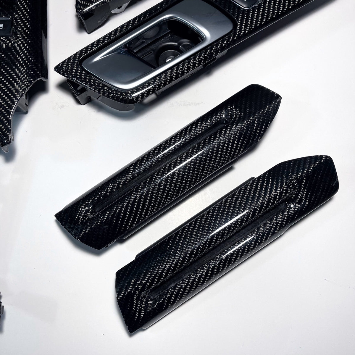 2015+ Ford Mustang – Carbon – Door Interior Trim Set