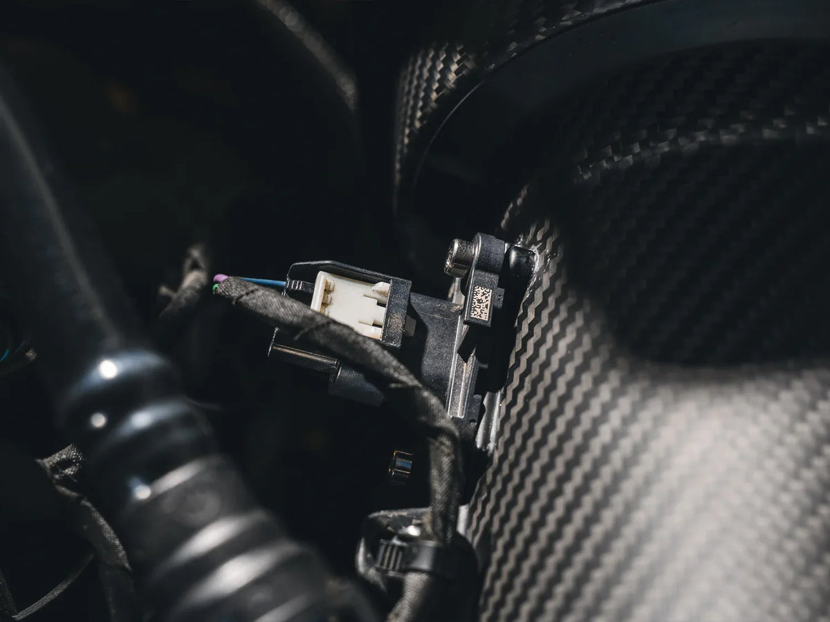 AWE S-FLO Carbon Fiber Intake System for 2024–2026 Ford Mustang GT & Dark Horse 5.0L – High-Flow Performance Intake