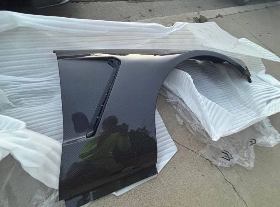 2005–2009 Ford Mustang GT500 Style Carbon Fiber Front Fenders (Pair) image 3