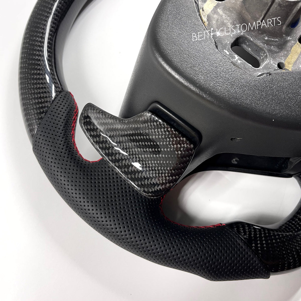 2014-2017 – Chevrolet C7 Corvette – Carbon – Red Stitching, Red Stripe