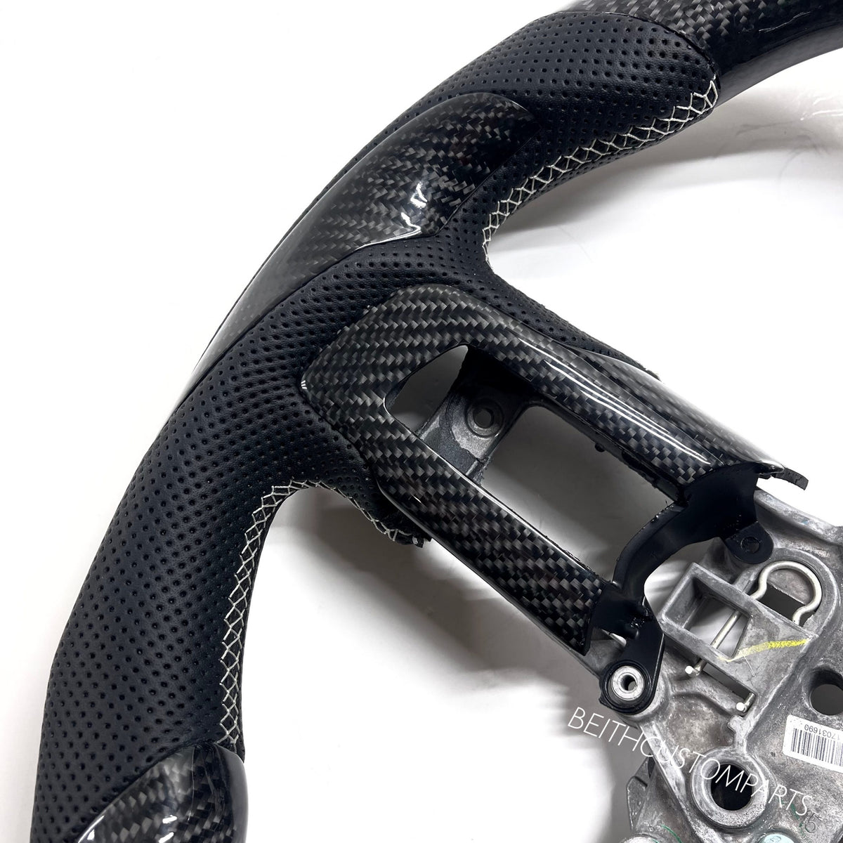 2015-2017 Ford Mustang – Carbon – White Stitching