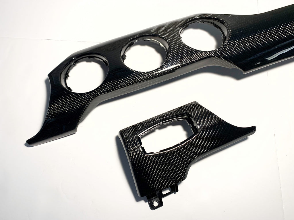 2015+ Mustang – 3 Vent Carbon Dash Set