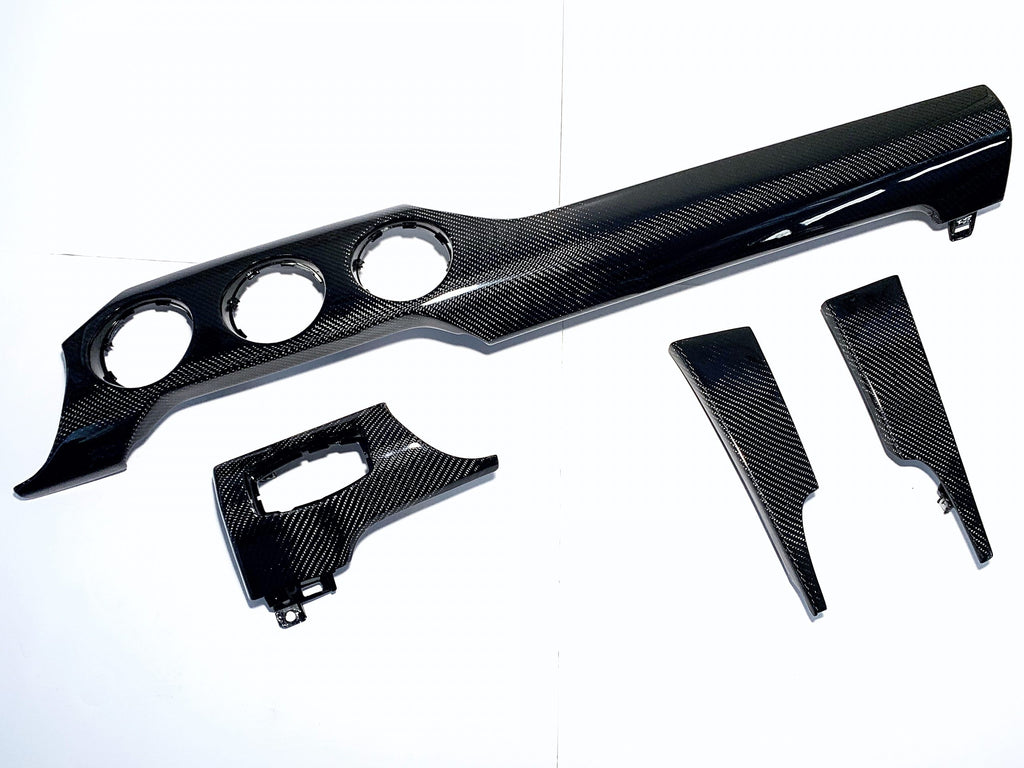2015+ Mustang – 3 Vent Carbon Dash Set