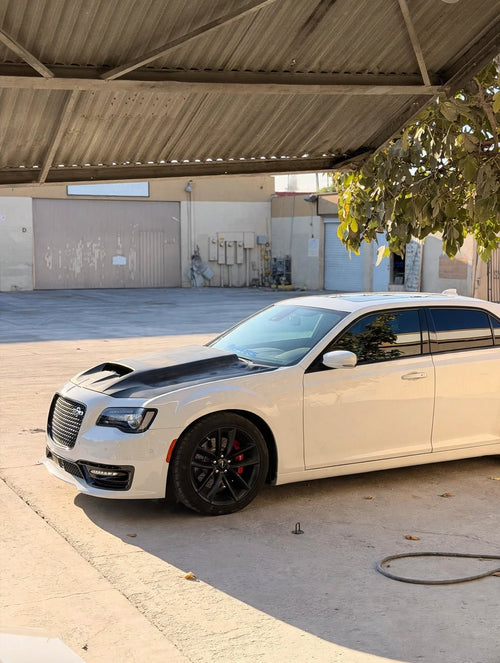 11-23 Chrysler 300 TRX style hood