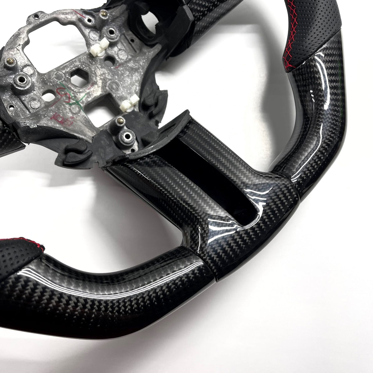 2011-2014 Ford Mustang Carbon – Red Stitch, Red Stripe