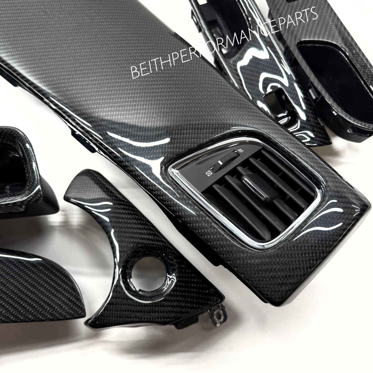 2014-2017 Chevrolet SS Sedan – 7 Piece Carbon Dash Kit