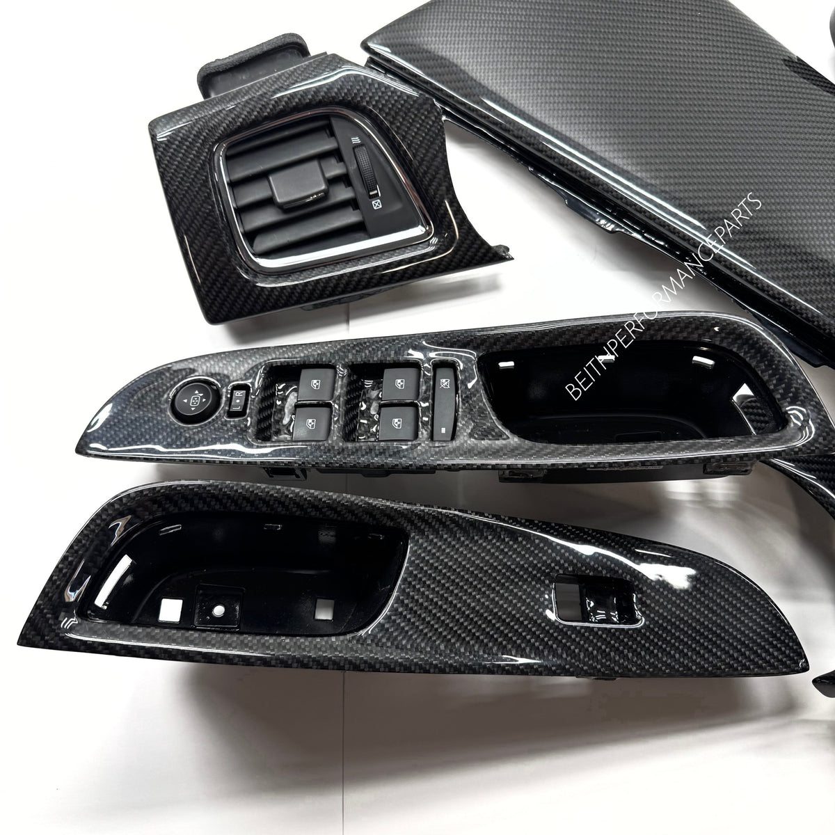 2014-2017 Chevrolet SS Sedan – 7 Piece Carbon Dash Kit