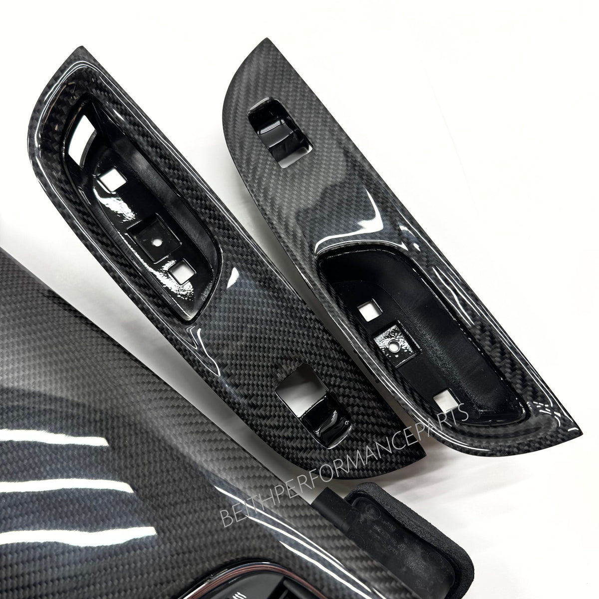 2014-2017 Chevrolet SS Sedan – 7 Piece Carbon Dash Kit