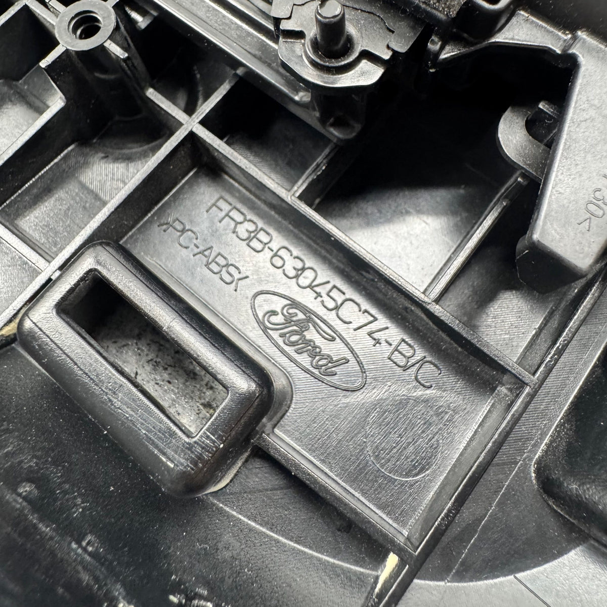 2015+ Ford Mustang – Carbon Center Armrest Lid