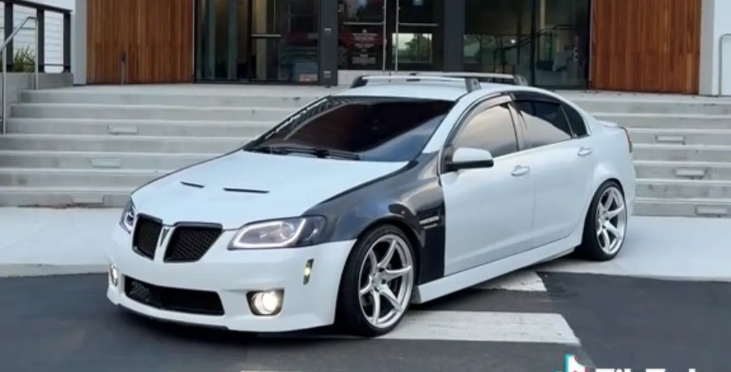 Pontiac G8 carbon fiber fenders