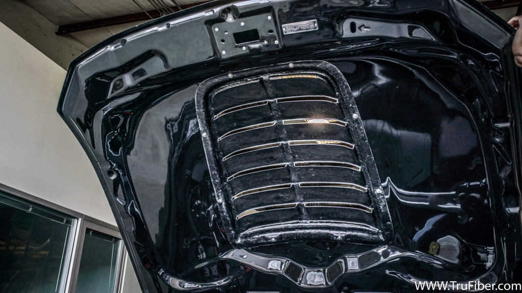 2015-2019 S550 Mustang Carbon Fiber LG427 Hood Vent